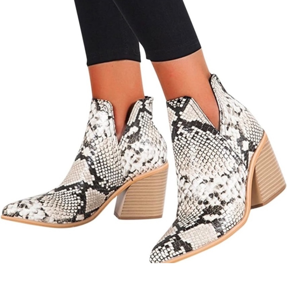 Steve Madden Women’s Grey and White ‘Rookie’ Snakeskin Ankle Boot Booties Size 9